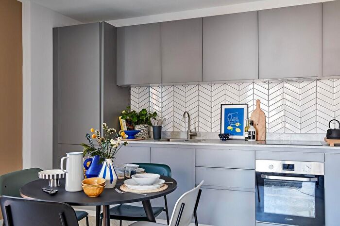 2 Bedroom Apartment To Rent In Dovetail, BS2