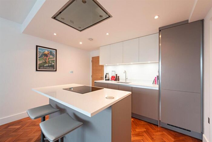 2 Bedroom Flat For Sale In Chase Side, London, N14
