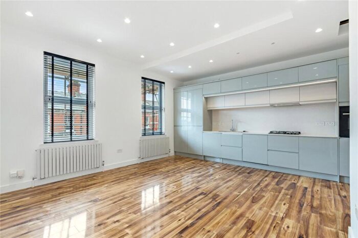 3 Bedroom Apartment To Rent In Constantine Road, London, NW3