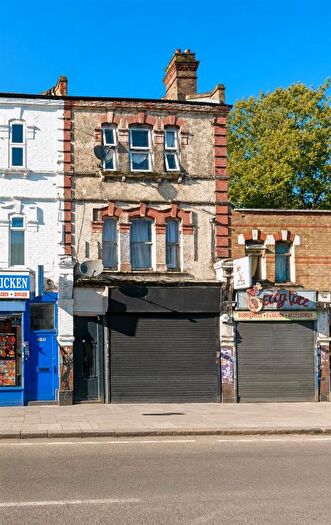 Studio To Rent In West Green Road, London, N15