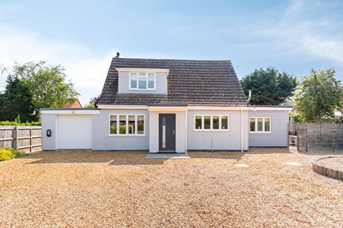 3 Bedroom Property For Sale In Stylish Detached Coastal Home In Thornham, PE36