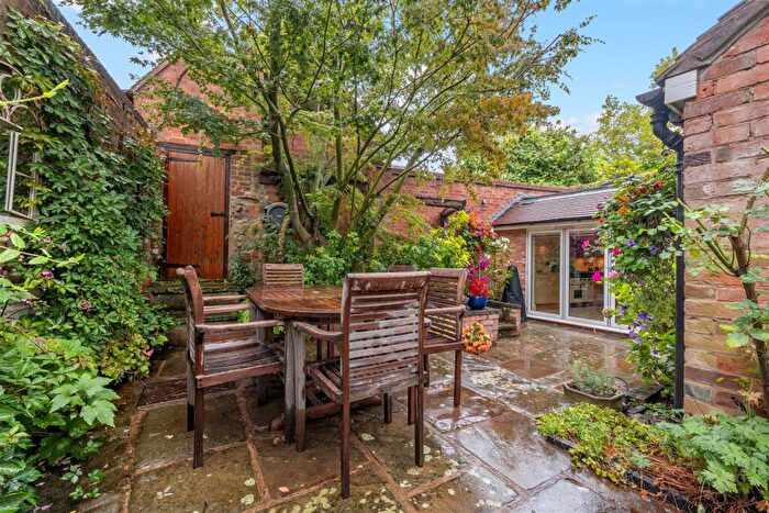 3 Bedroom Semi-Detached House For Sale In Castle Street, Warwick, CV34