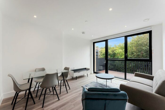 2 Bedroom Flat To Rent In Spruce House, Parkside Avenue, Lewisham, SE10