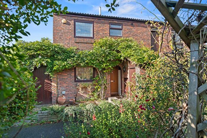 3 Bedroom End Terrace House For Sale In Wimborne Close, Worcester Park, KT4