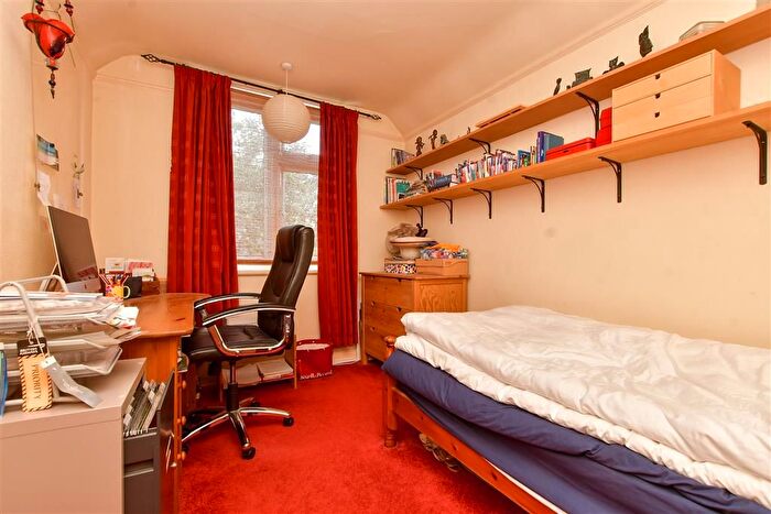 3 Bedroom Detached House For Sale In Highlands Avenue, Leatherhead, Surrey, KT22