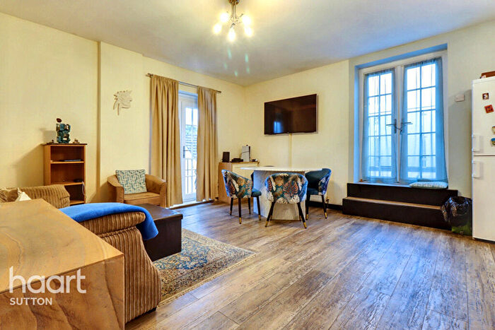 2 Bedroom Flat For Sale In West Street, Carshalton, SM5