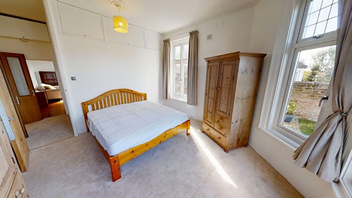 1 Bedroom Flat To Rent In Epsom Road, Holy Trinity, GU1