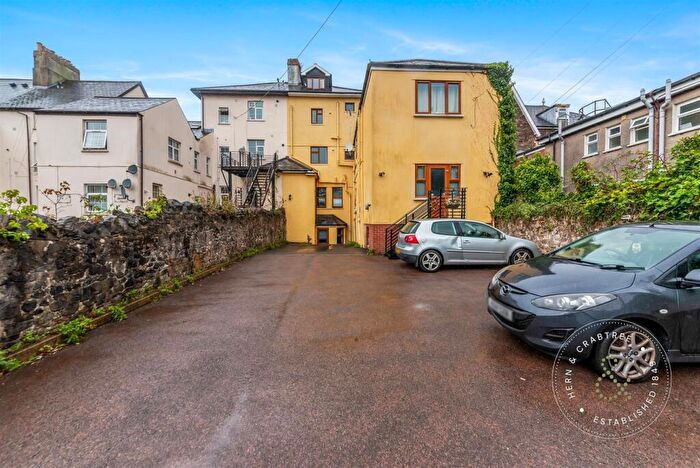 2 Bedroom Flat For Sale In Newport Road, Cardiff, CF24