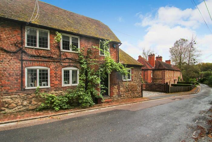 3 Bedroom Cottage For Sale In Vine Cottage, Lower Street, Broomfield, ME17