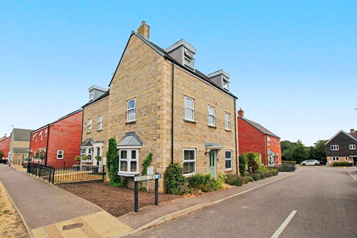 3 Bedroom Semi Detached House For Sale In School View, Oundle, PE8