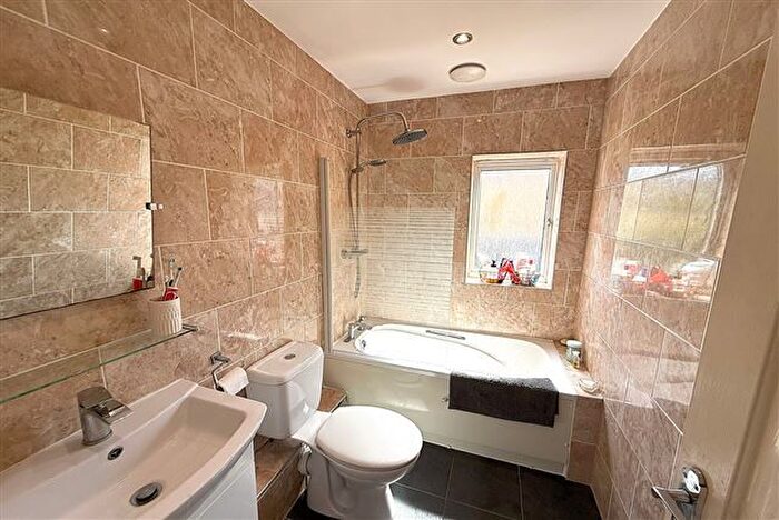 2 Bedroom End Of Terrace House To Rent In Lyminton Lane, Rotherham, S60