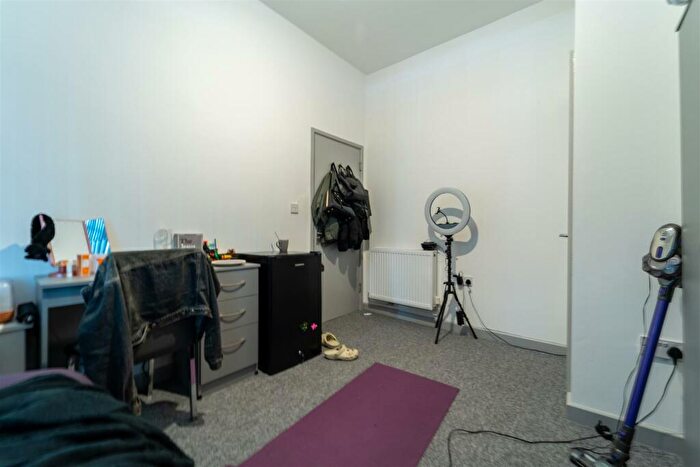 5 Bedroom House To Rent In Teignmouth Road, Birmingham, B29