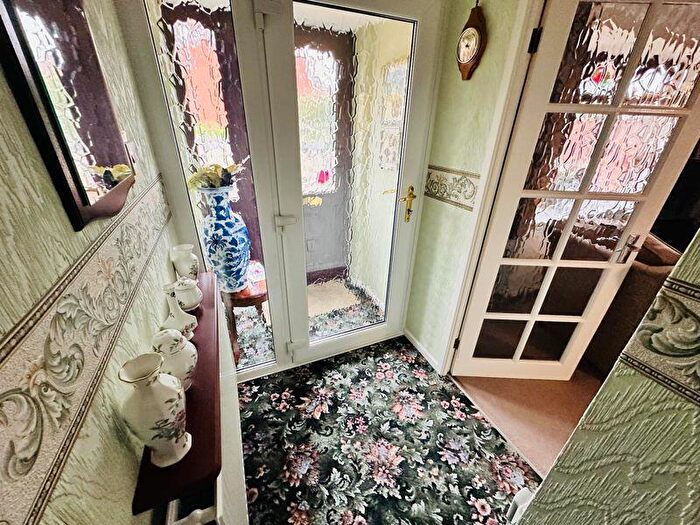 3 Bedroom Detached House For Sale In Aintree Way, Milking Bank, DY1