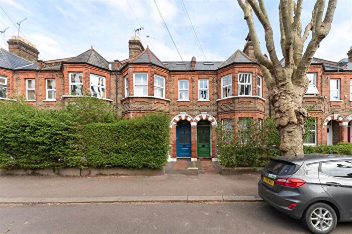 2 Bedroom Apartment For Sale In Edward Road, Walthamstow, E17
