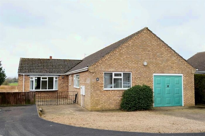 2 Bedroom Detached Bungalow To Rent In Thornton Crescent, Horncastle, Lincs, LN9