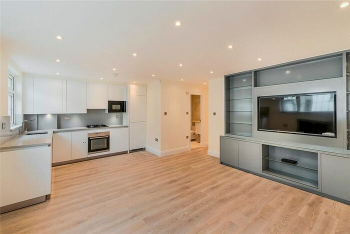 2 Bedroom Flat To Rent In Devonshire Mews North, Marylebone, London, W1G