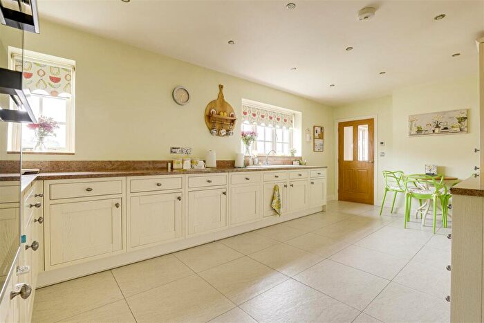 2 Bedroom Cottage For Sale In Adbolton Lane, West Bridgford, Nottinghamshire, NG2