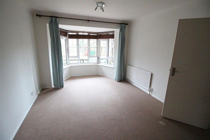 2 Bedroom Flat To Rent In Craigmount, Radlett, WD7