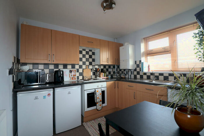 1 Bedroom Flat To Rent In Sompting Road, Lancing, BN15