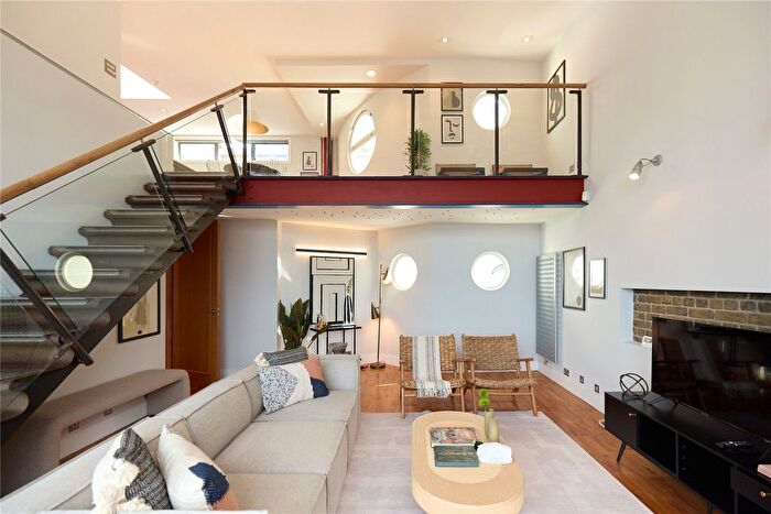 2 Bedroom Flat For Sale In Kingsland Road, London, E2