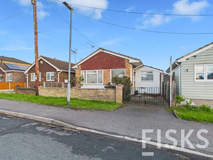 2 Bedroom Bungalow For Sale In Denham Road, Canvey Island, SS8