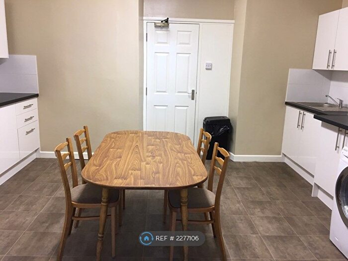 4 Bedroom Maisonette To Rent In Stokes Croft, Bristol, BS1