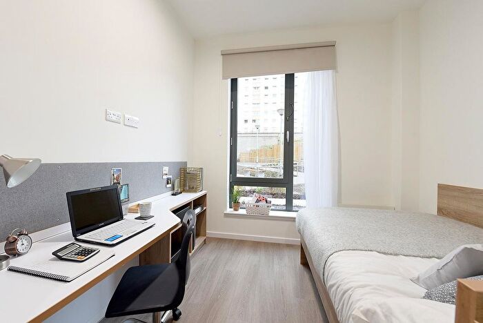 1 Bedroom Flat To Rent In St. James Road, Glasgow, G4