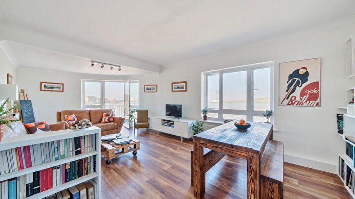 2 Bedroom Flat For Sale In Wharfside Close, Erith, DA8