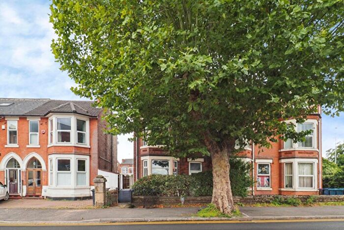 4 Bedroom Semi-Detached House For Sale In Trent Boulevard, West Bridgford, Nottinghamshire, NG2