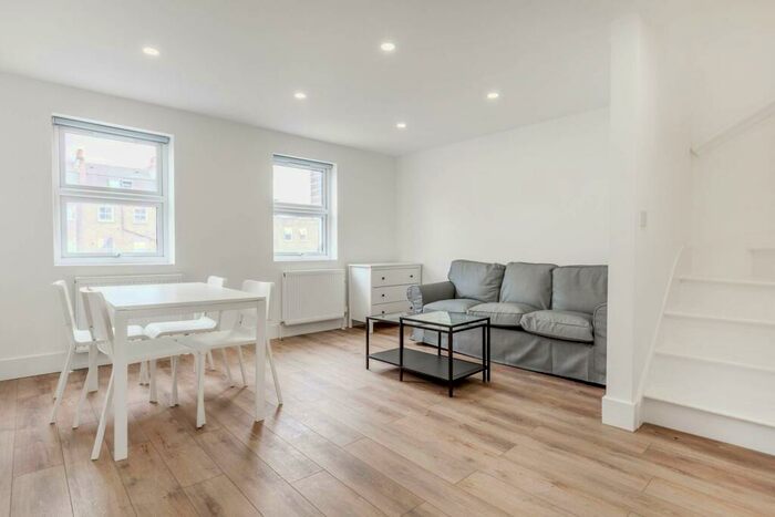 2 Bedroom Flat To Rent In Camberwell Road, Camberwell, London, SE5