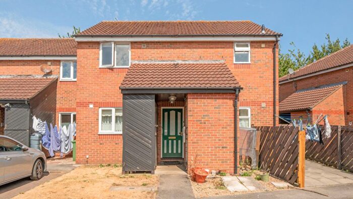 2 Bedroom Flat For Sale In Burlington Gardens, North Humberside, YO16