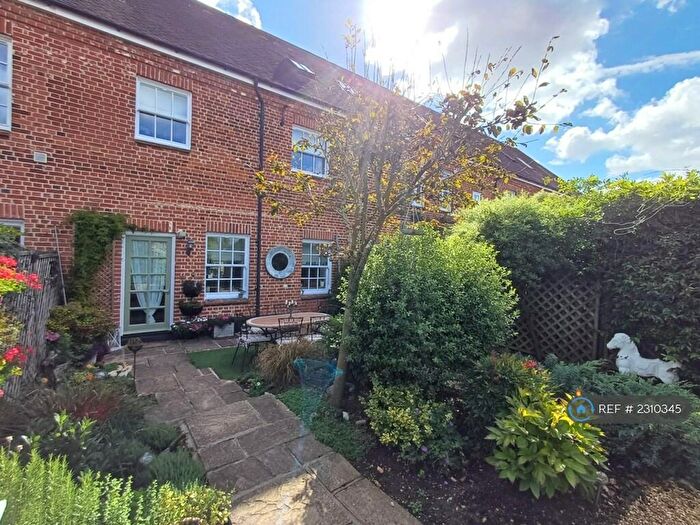 3 Bedroom Terraced House To Rent In Chedworth Place, Suffolk, IP9