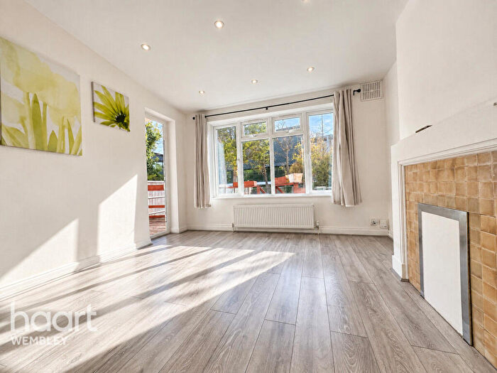 3 Bedroom Apartment To Rent In The Avenue, Wembley, HA9