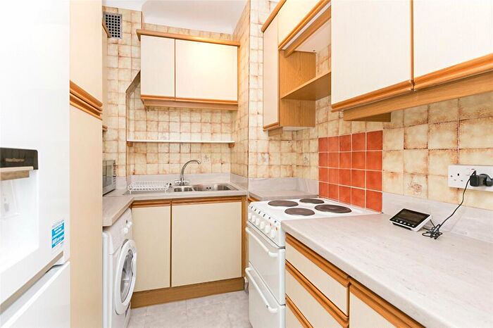 1 Bedroom Flat To Rent In Grove End Gardens, Grove End Road, NW8