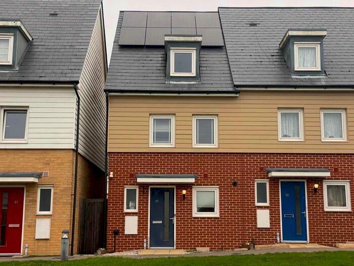 3 Bedroom Semi-Detached House To Rent In Bowhill Way, Harlow CM20