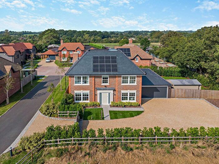 5 Bedroom Detached House For Sale In Moat Farm Close, Winkfield, SL4