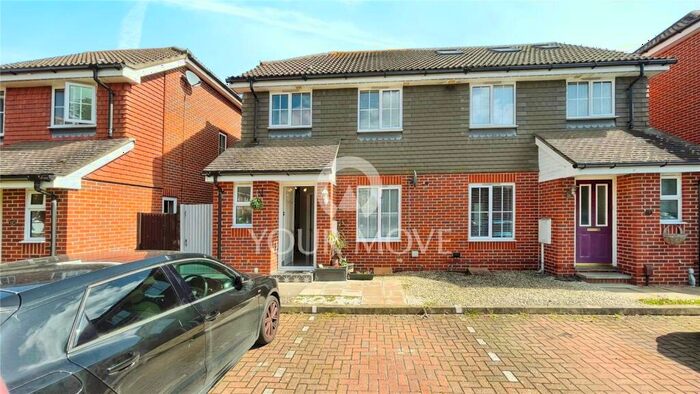 3 Bedroom Property To Rent In Latham Close, Dartford, Kent, DA2