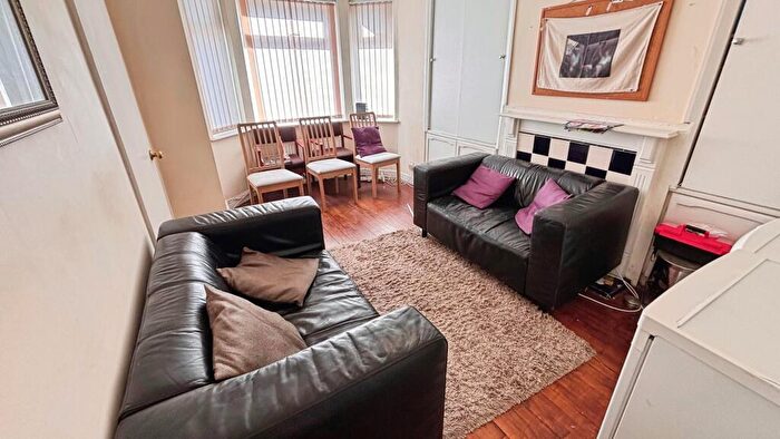 3 Bedroom Detached House To Rent In Priory Street, NG7