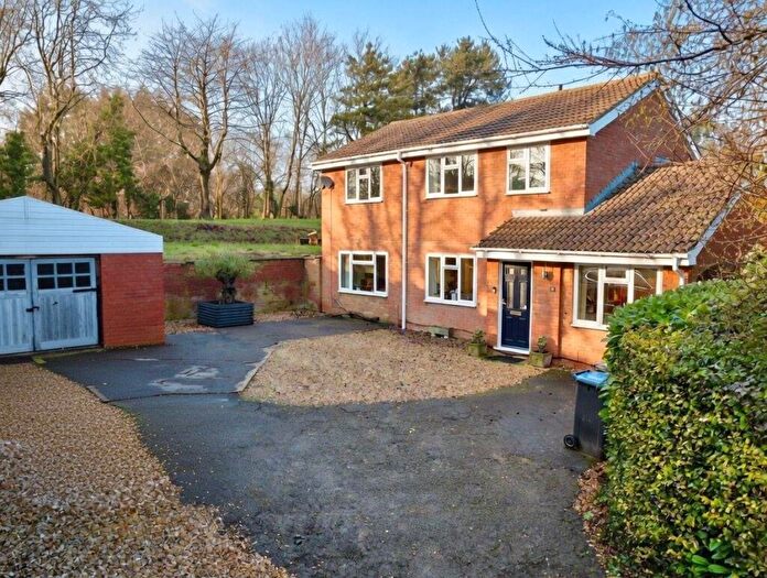 4 Bedroom Detached House For Sale In Beeston Avenue, Wakes Meadow, Northampton, NN3