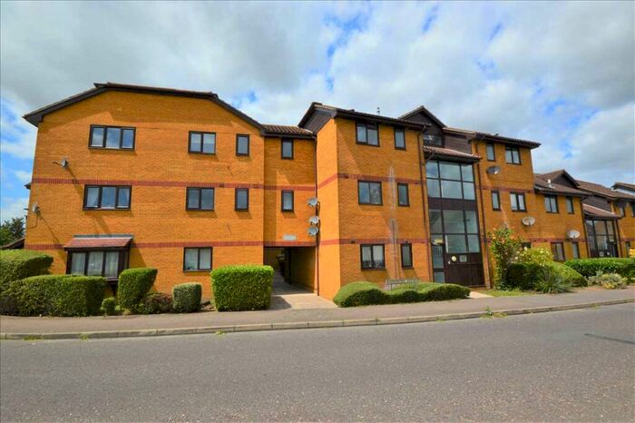 2 Bedroom Flat To Rent In Wickford **Online Enquiries Only**, SS12