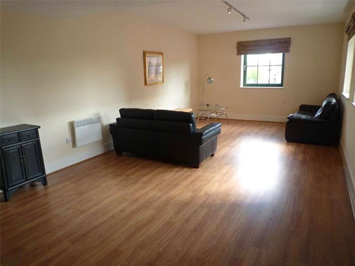 3 Bedroom Flat To Rent In Macintosh Mills, Cambridge Street, Southern Gateway, Manchester, M1