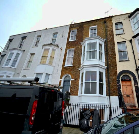 1 Bedroom Flat To Rent In Grosvenor Place, Margate, CT9