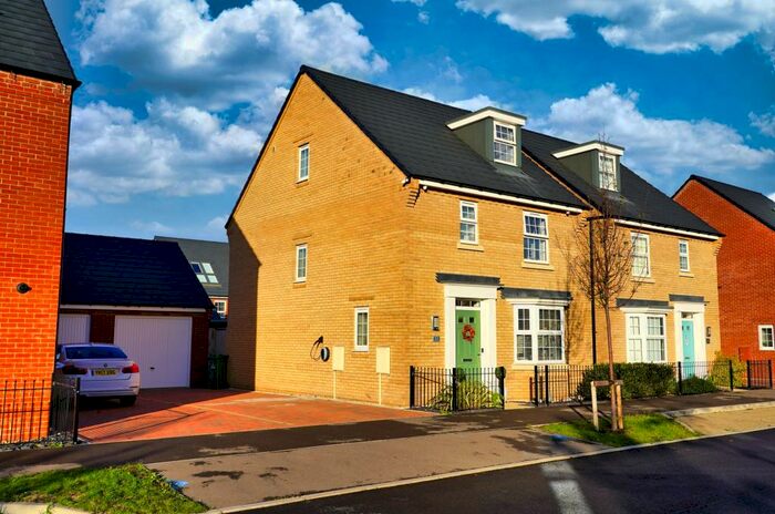 4 Bedroom Detached House To Rent In Hermes Row, Brooklands, MK10