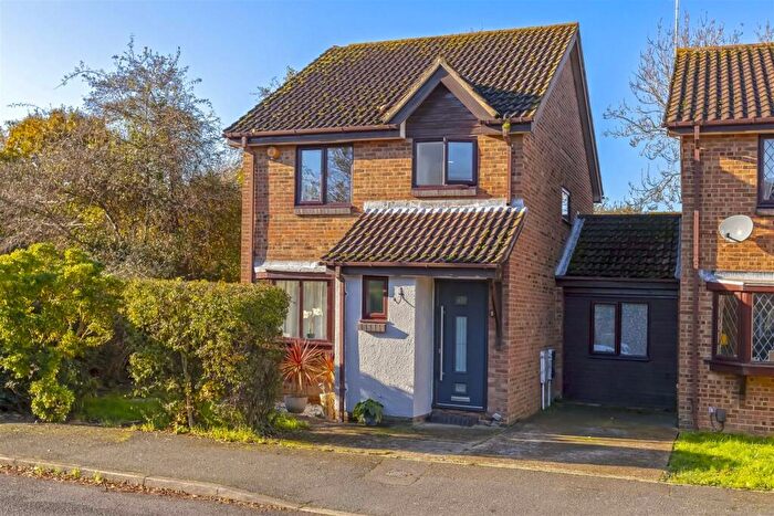 3 Bedroom Detached House For Sale In Carisbrooke Drive, Worthing, BN13