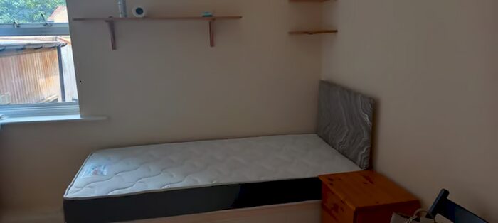 Studio To Rent In High Road Leyton, London, E10