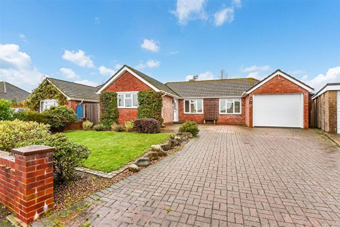 4 Bedroom Detached Bungalow For Sale In Cotwell Avenue, Cowplain, PO8