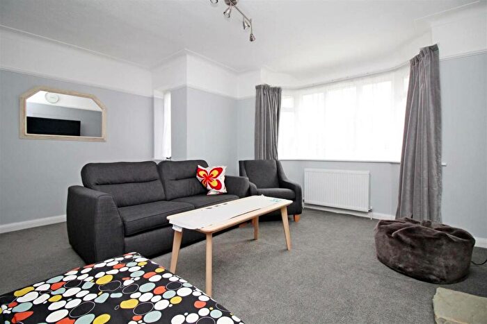 2 Bedroom Flat To Rent In Springfield Close, Stanmore, HA7