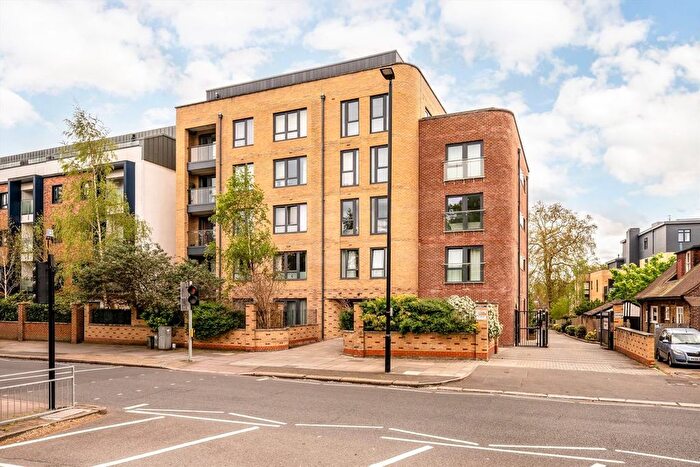 2 Bedroom Flat For Sale In London Road, Isleworth, TW7