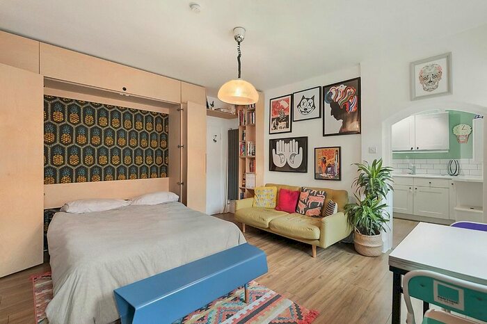 Studio To Rent In High View Road, London, SE19