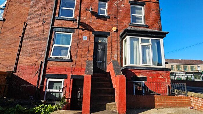 1 Bedroom Flat To Rent In Flat, Mitford Place, Armley, Leeds, LS12
